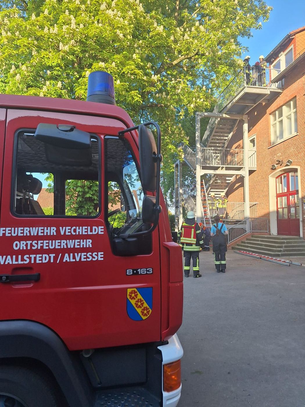 Übung am Treppenturm mit LF 8/6