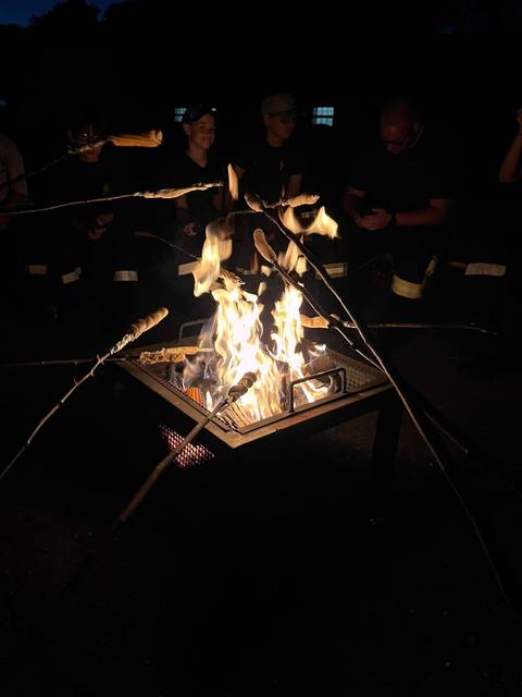 Lagerfeuer am Abend